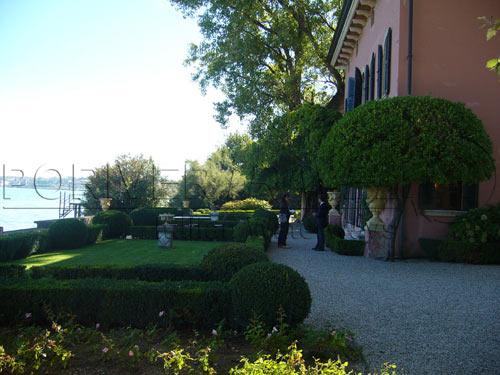 Villas on the Lake Garda for receptions and compan